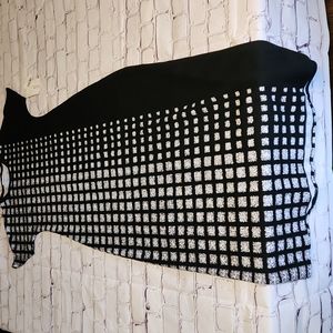 Small black and white LuLaRoe maria short sleeved dress NWT